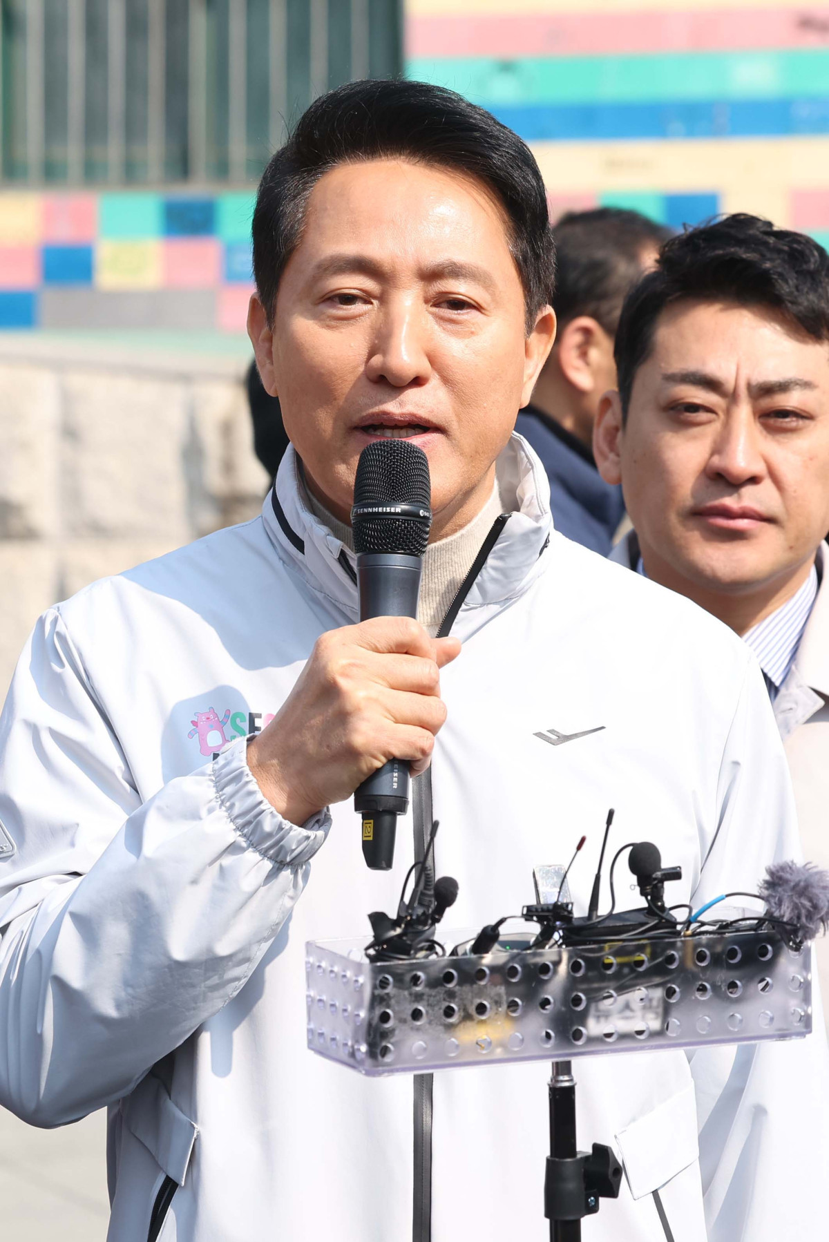 ▲오세훈 서울시장이 17일 서울 영등포구 신길역세권 장기전세주택 건립현장 인근에서 주택 활성화 방안을 발표하고 있다. 신태현 기자 holjjak@