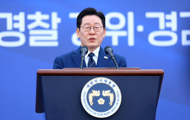 ▲이재명 대통령이 17일 충남 아산 경찰대학에서 열린 2026년 신임 경위·경감 임용식에서 축사하고 있다. (연합뉴스)