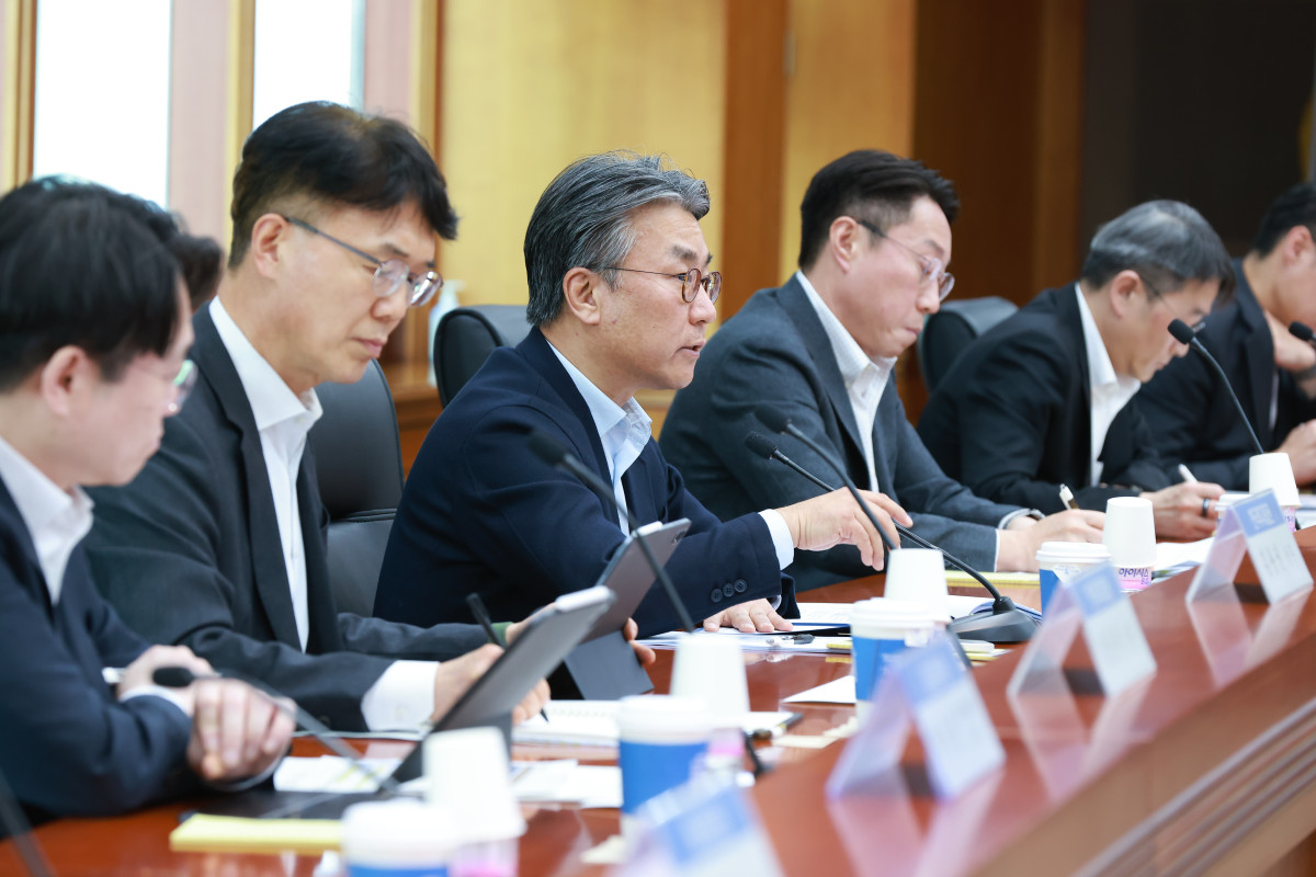 ▲서재완 금융감독원 부원장보(가운데)가 17일 금융투자협회에서 열린 '종합금융투자사업자 CFO 및 CRO 간담회' 에서 모두 발언을 하고 있다. (사진= 금감원)