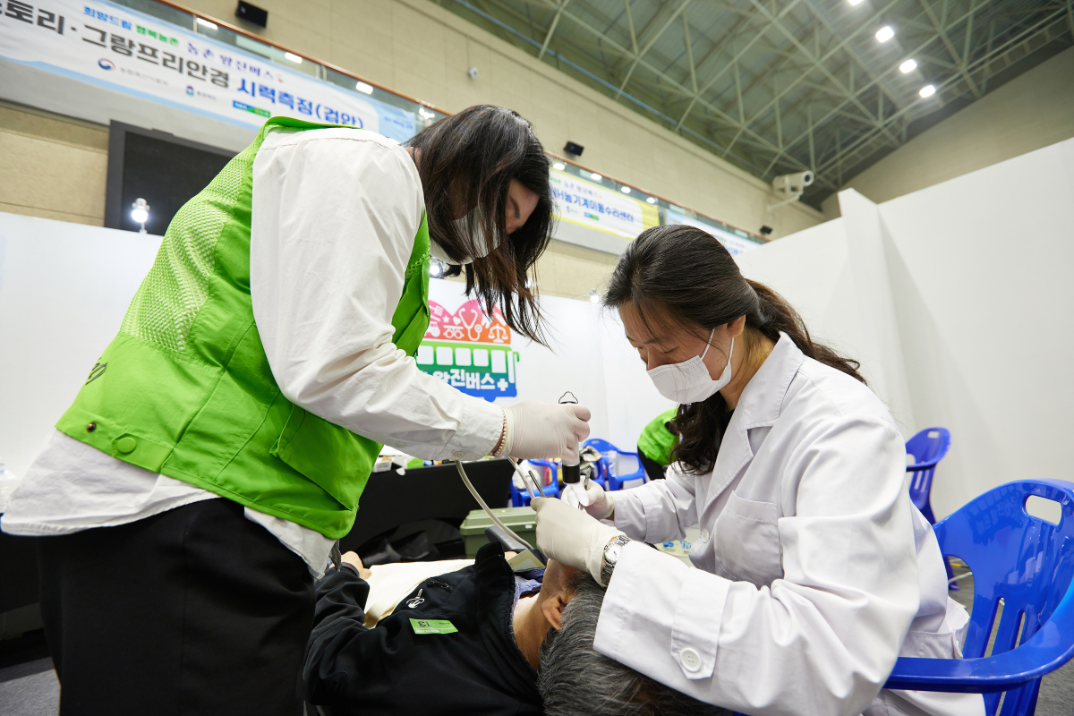 ▲농촌 왕진버스 진료 현장 (사진제공=농림축산식품부)