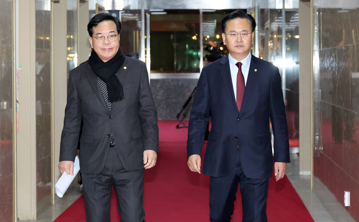 ▲국민의힘 송언석 원내대표와 유상범 원내운영수석부대표가 18일 국회 의장실을 항의 방문하고 있다. (연합뉴스)