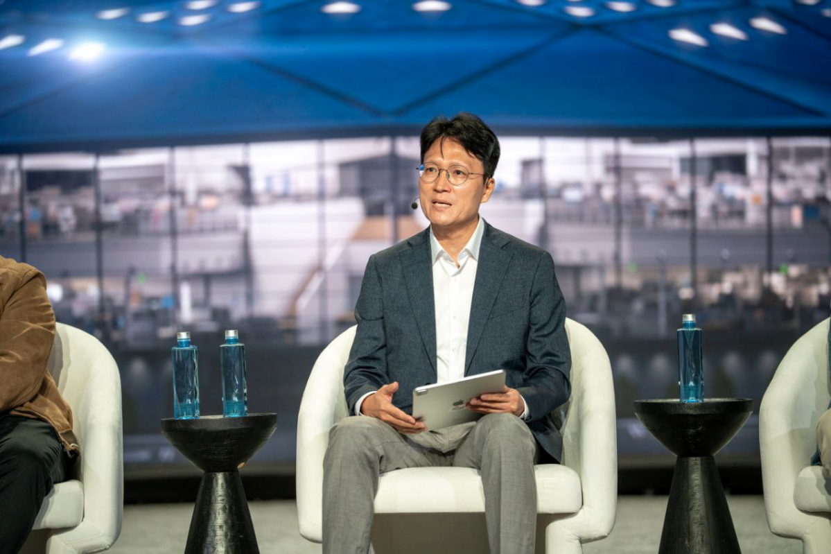 ▲미국 현지시간 17일 오전 SK하이닉스 도승용 부사장(DT 부문장)이 엔비디아 GTC 2026 패널 세션 ‘Building the Future of Manufacturing’에 참석해 발언하고 있다. (사진제공=SK하이닉스)