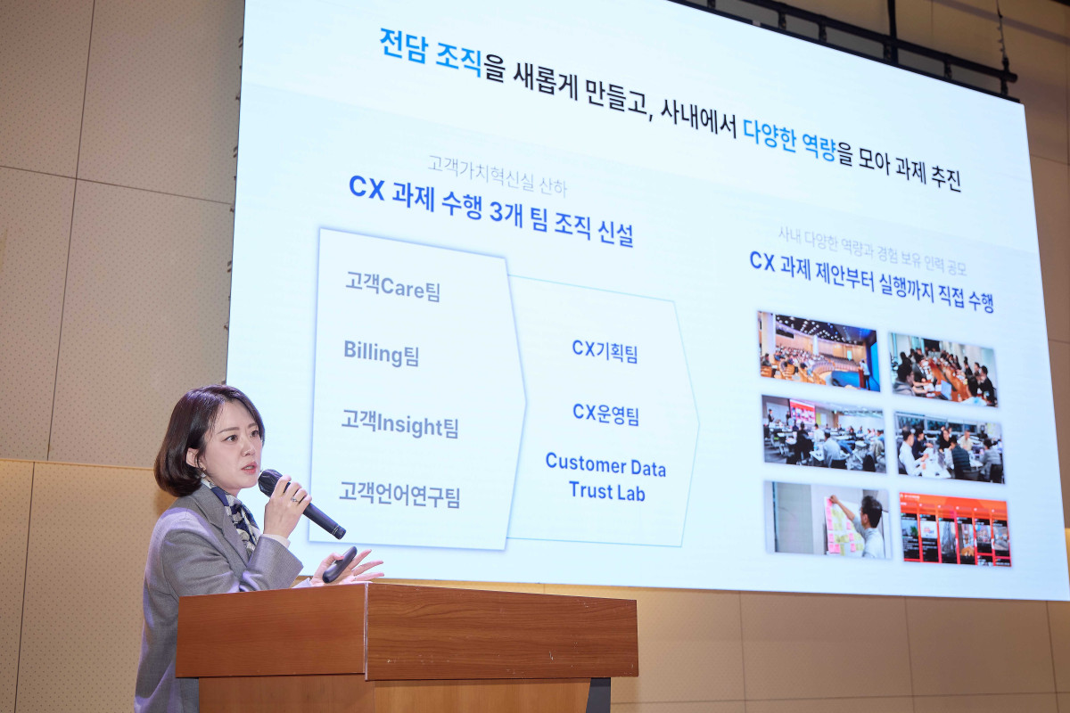 ▲SK텔레콤은 18일 서울 을지로 페럼타워에서 설명회를 열고 전국 고객 접점과 디지털 취약 계층을 찾아 상담, 교육, 휴대폰 케어 서비스 등의 활동을 연중 진행하고 차별화된 고객 경험을 지속적으로 제공할 계획이라고 밝혔다. 이혜연 SKT 고객가치혁신실장이 발표하는 모습. (사진제공=SK텔레콤)