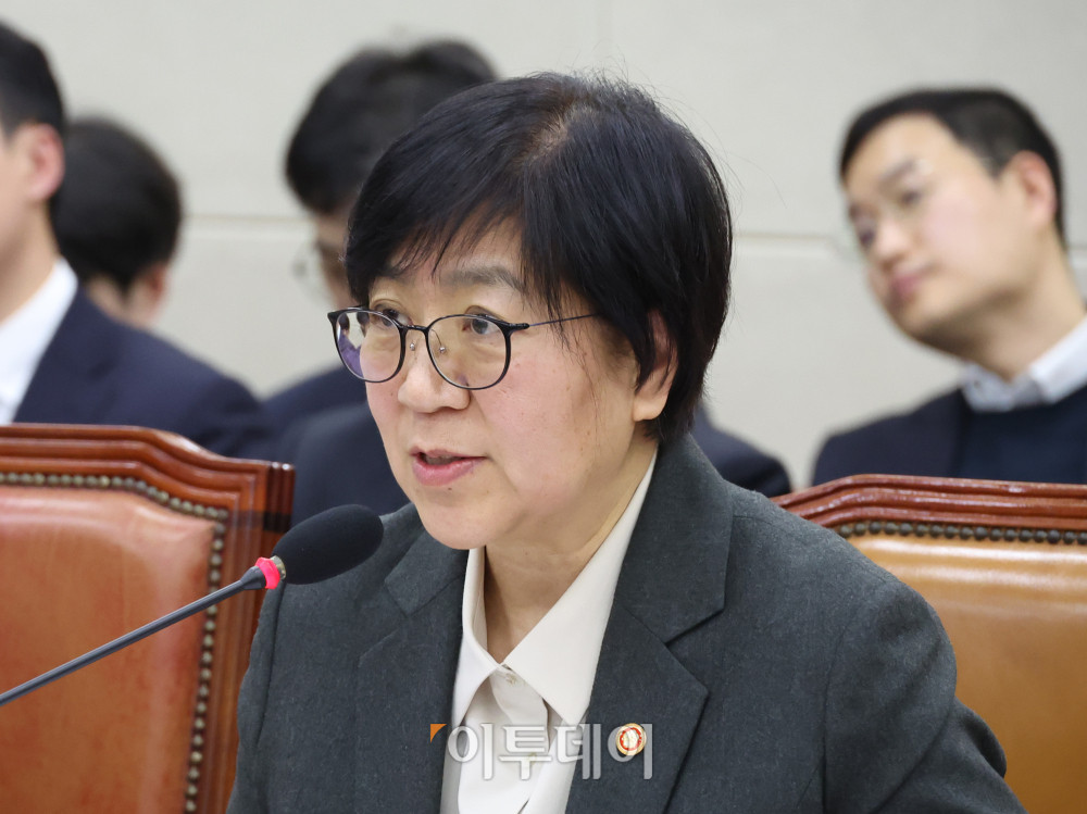 ▲정은경 보건복지부 장관이 18일 서울 여의도 국회에서 열린 연금개혁특별위원회 전체회의에서 의원들의 질의에 답하고 있다. 고이란 기자 photoeran@