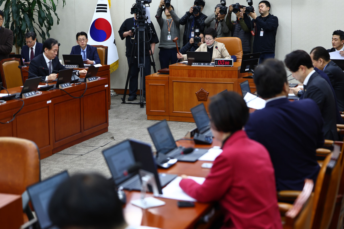 ▲임이자 국회 재정경제기획원장이 11일 오전 서울 여의도 국회에서 열린 전체회의에서 의사봉을 두드리고 있다. (사진=뉴시스)