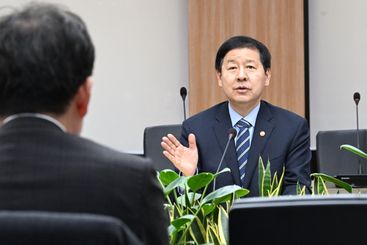 ▲구윤철 부총리 겸 재정경제부 장관이 3월 18일 오후 서울 영등포구 한국수출입은행에서 열린 '국제금융사장 전문가 간담회' 주재하고 있다. (재정경제부)