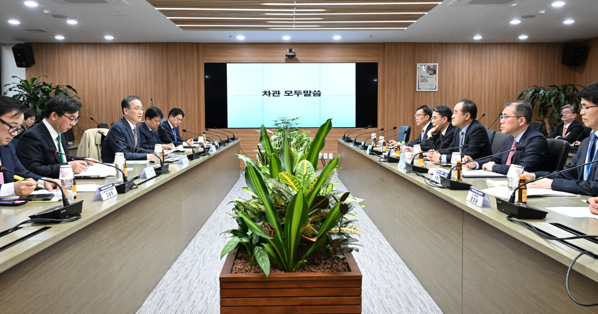 ▲이형일 재정경제부 1차관이 18일 한국수출입은행에서 열린 한미전략투자공사 설립위원회 출범 1차 회의를 주재하고 있다. (사진제공=재정경제부)