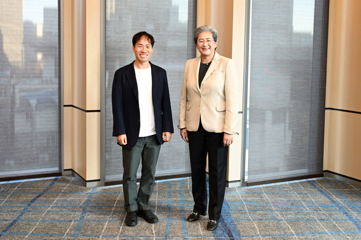 ▲19일 오전 김성훈 업스테이지 대표(사진 왼쪽)는 리사 수 AMD 최고경영자(CEO)와 서울 포시즌스 호텔에서 회동했다. (사진제공=업스테이지)