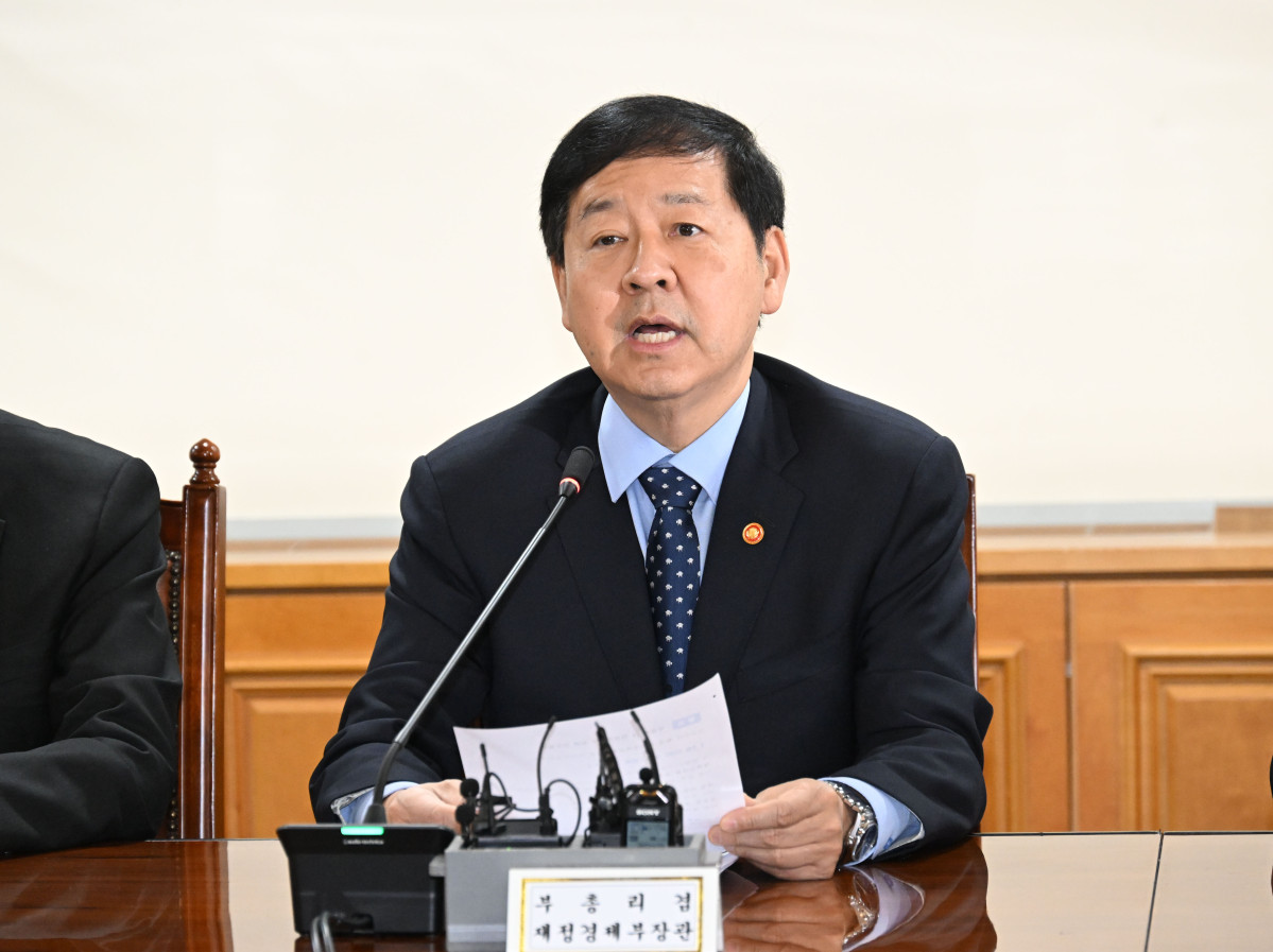 ▲구윤철 부총리 겸 재정경제부 장관이 3월 19일 서울 중구 은행연합회에서 열린 확대 거시경제금융회의를 주재, 모두 발언을 하고 있다. (재정경제부)