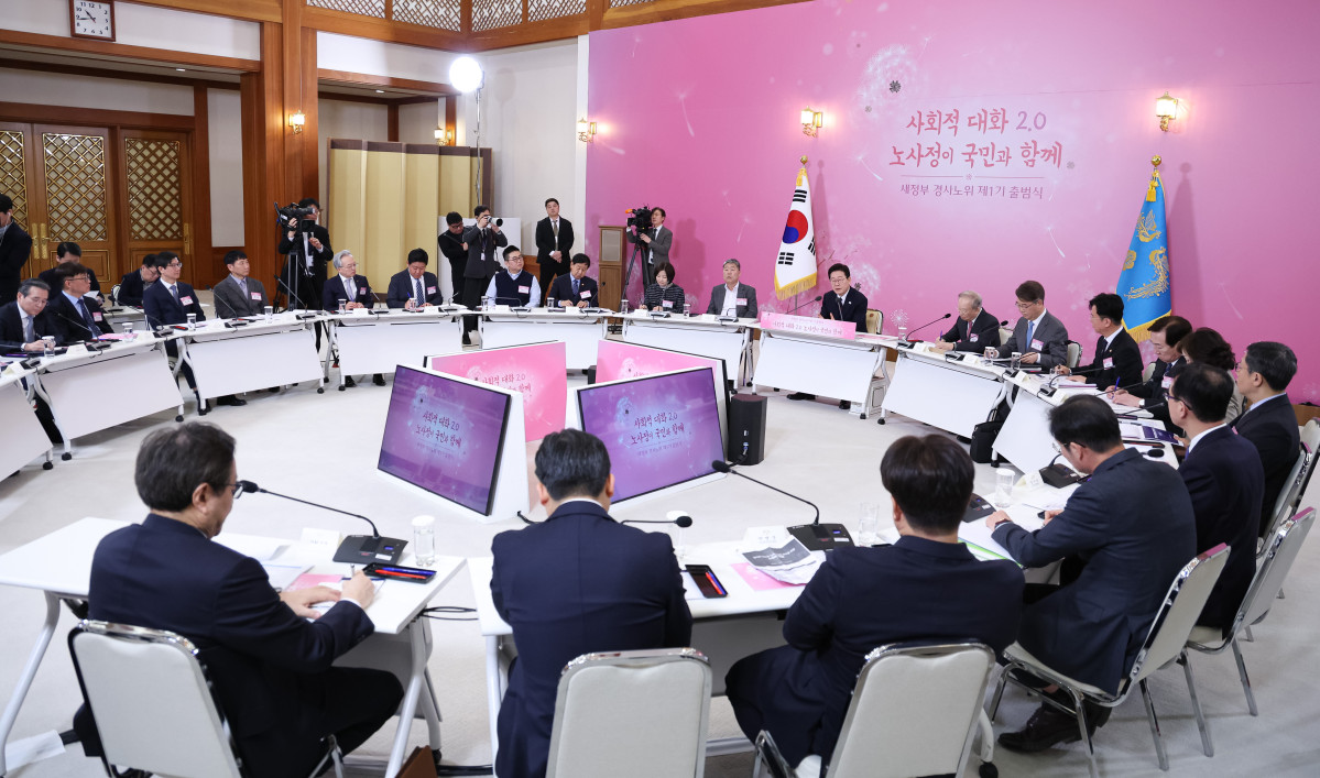 ▲이재명 대통령이 19일 경제사회노동위원회 제1기 출범을 맞이해 청와대에서 열린 '대통령과 함께하는 노동정책 토론회'에서 발언하고 있다. (연합뉴스)