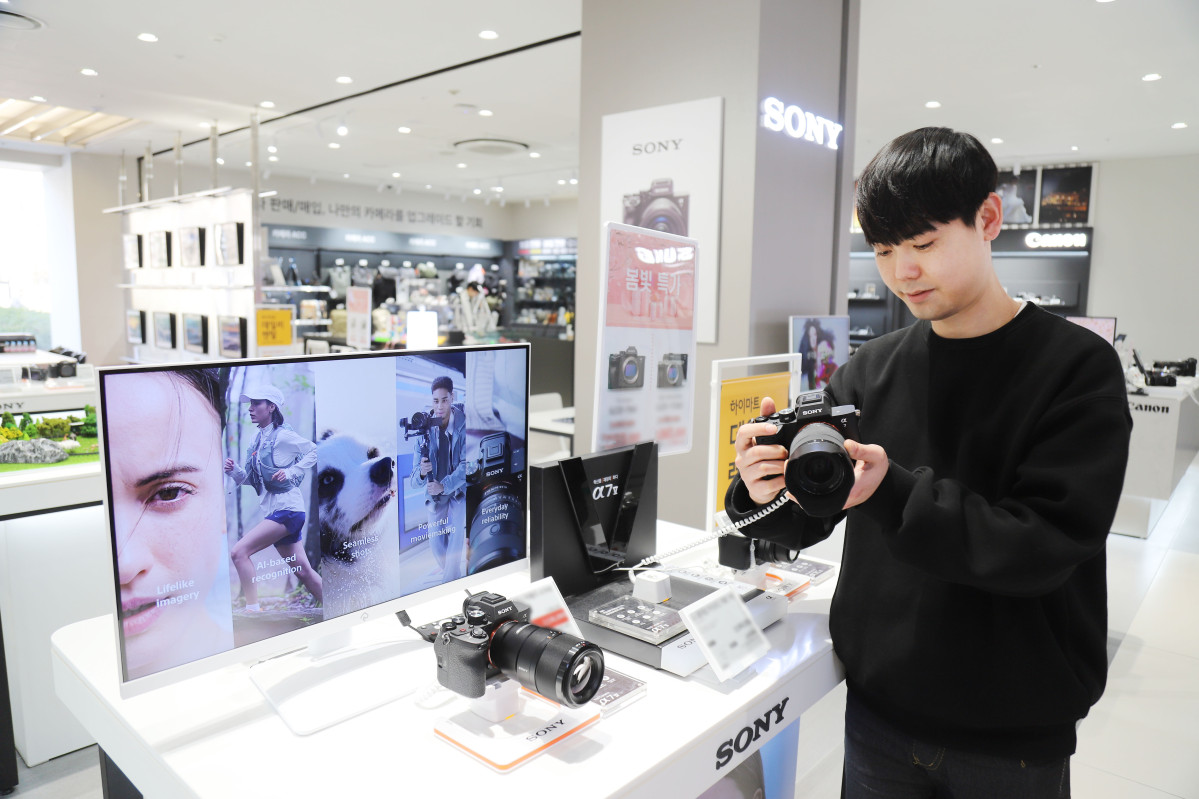 ▲롯데하이마트잠실점_카메라 (사진제공=롯데하이마트)