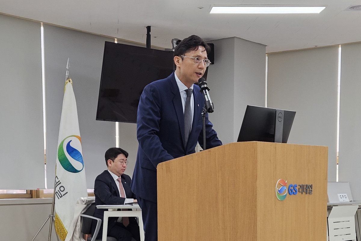 ▲허서홍 GS리테일 대표가 19일 서울 강동구 GS리테일 동북부사무소에서 열린 제55기 정기 주주총회에서 발언하고 있다. (사진제공=GS리테일)