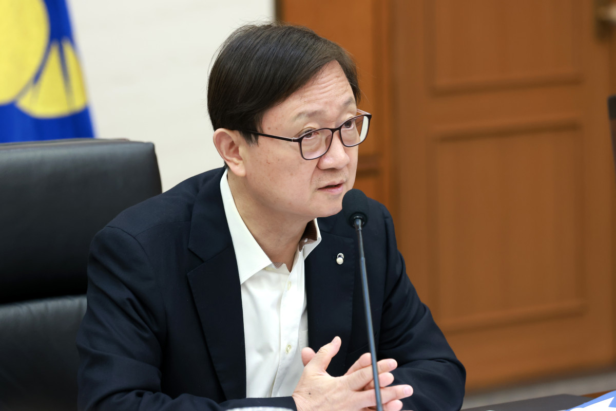 ▲이찬진 금감원장이 20일 ‘제1차 소비자위험대응협의회’를 개최하고 금융시장 주요 소비자 위험요인과 대응 방안을 논의하고 있다. (사진제공=금융감독원)