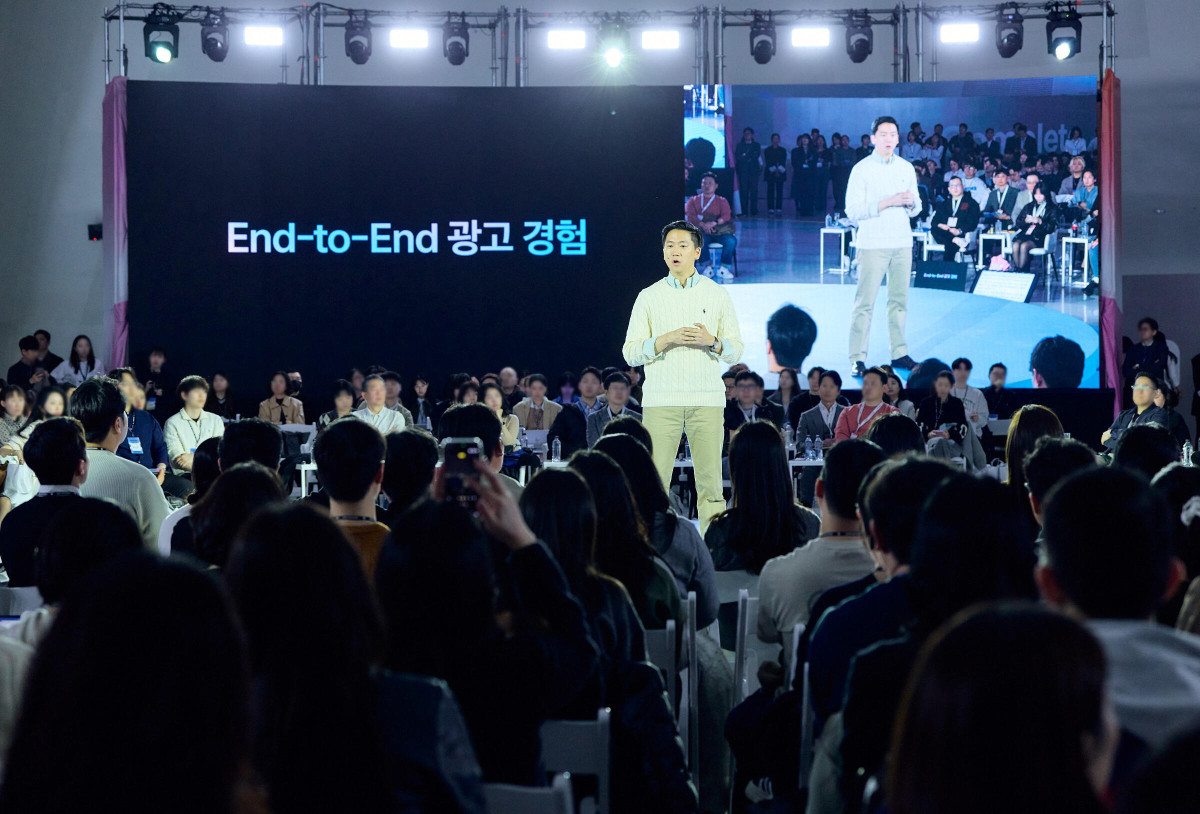 ▲김형빈 토스 광고사업총괄이 19일 서울 동대문디자인플라자에서 열린 토스애즈 '터처블 2026' 행사에서 발표를 하고 있다. (사진제공=토스)