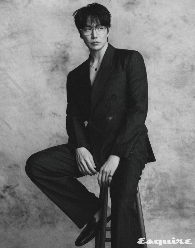 ▲가수 성시경. (출처=에스콰이어 캡처)