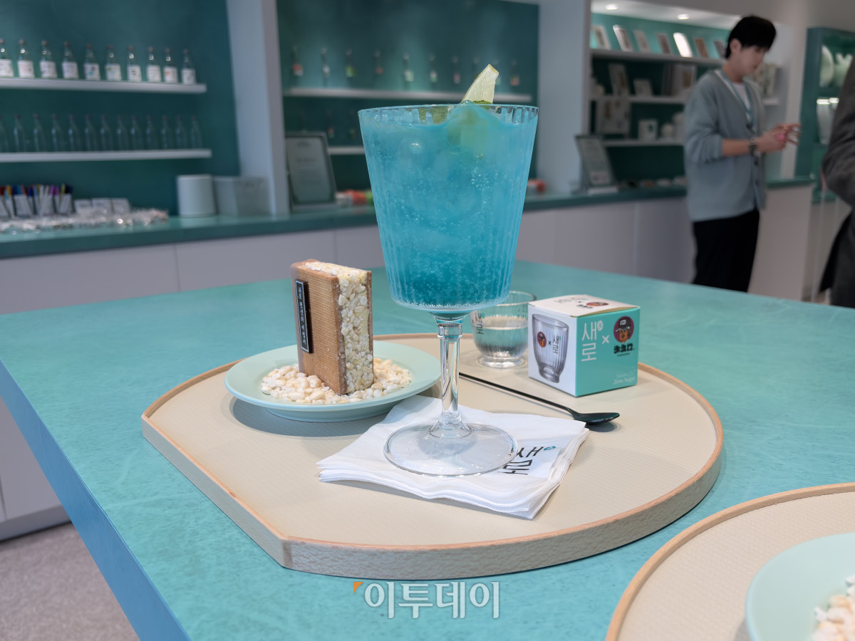 ▲디저트 카페 '아우프글렛'과 협업해 선보인 '새로 한상'의 모습. 가격은 7900원이다. (황민주 기자 minchu@)
