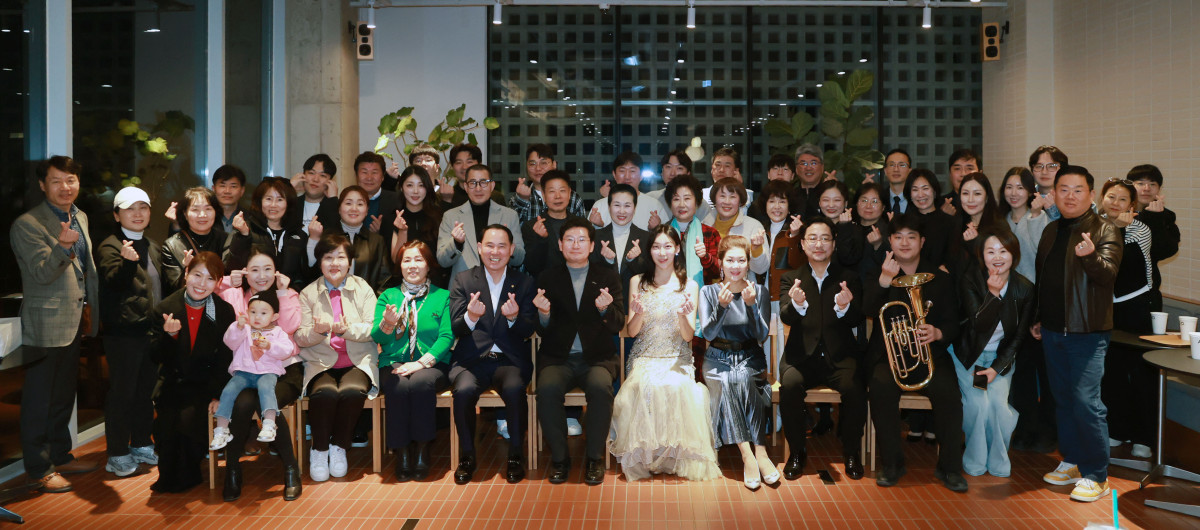 ▲이상일 용인특례시장이 21일 민주평화통일자문회의 용인시협의회 자문위원과 함께하는 봄맞이 음악회에 참석했다. (용인특례시)