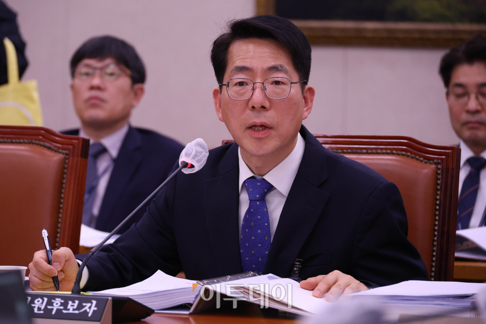 ▲황종우 해양수산부 장관 후보자가 23일 서울 여의도 국회 농림축산식품해양위원회에서 열린 인사청문회에서 의원 질의에 답하고 있다. 고이란 기자 photoeran@