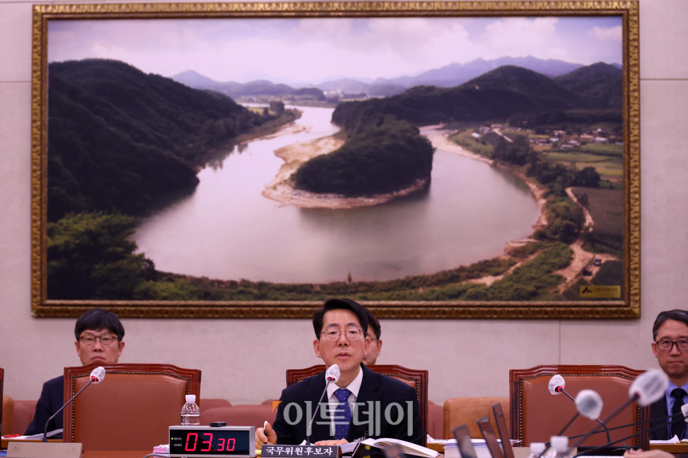 ▲황종우 해양수산부 장관 후보자가 23일 서울 여의도 국회 농림축산식품해양위원회에서 열린 인사청문회에서 의원 질의에 답하고 있다. 고이란 기자 photoeran@