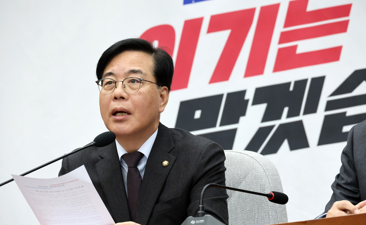 ▲국민의힘 송언석 원내대표가 24일 국회에서 열린 원내대책회의에서 모두발언을 하고 있다. (연합뉴스)