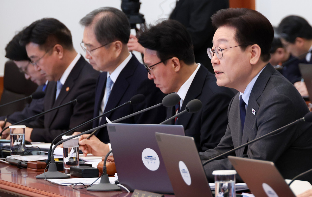 ▲이재명 대통령이 24일 청와대에서 국무회의를 주재하고 있다. (연합뉴스)