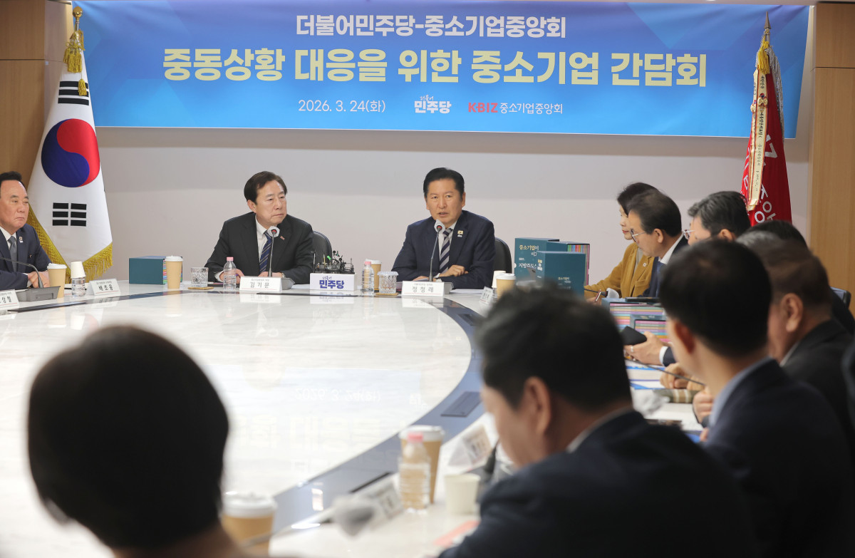▲정청래 더불어민주당 대표가 24일 서울 여의도 중소기업중앙회에서 열린 중동 상황 대응을 위한 중소기업 간담회에서 인사말을 하고 있다. 사진=연합뉴스