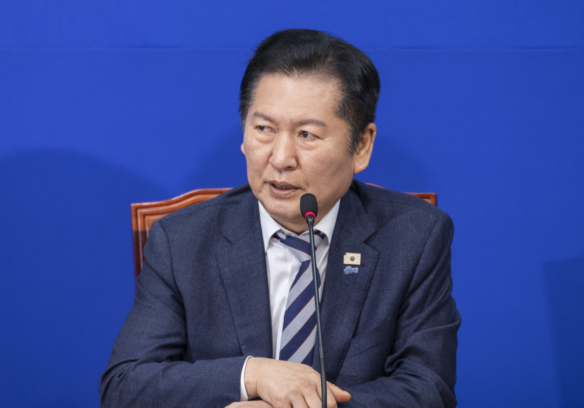 ▲더불어민주당 정청래 대표가 24일 국회에서 열린 '착!붙는 공약' 프로젝트 발대식에서 인사말을 하고 있다. (사진=연합뉴스)