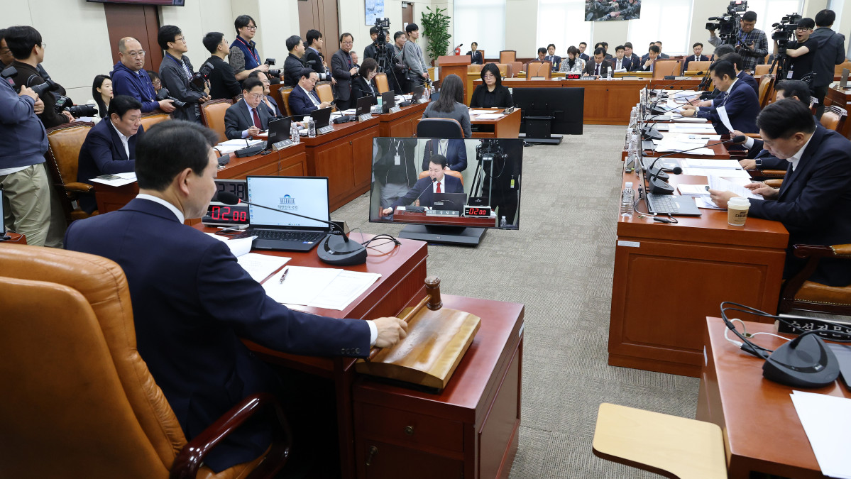 ▲성일종 위원장이 24일 국회에서 열린 국방위원회 전체회의에서 의사봉을 두드리고 있다. (연합뉴스)