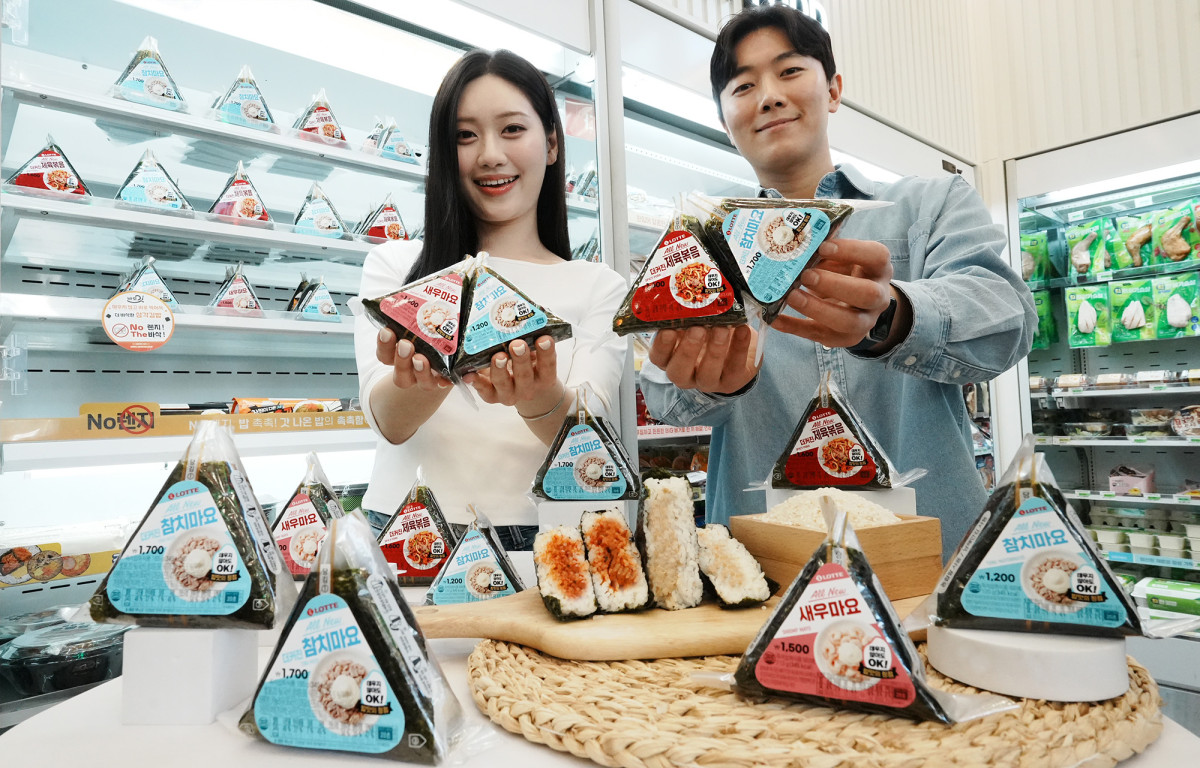 ▲세븐일레븐이 진행한 '라이스 프로젝트'는 렌지업 없이 냉장상태에서 먹어도 바삭한 김과 촉촉한 밥의 식감을 모두 느낄 수 있는 삼각김밥의 맛을 구현해냈다. (사진제공=세븐일레븐)