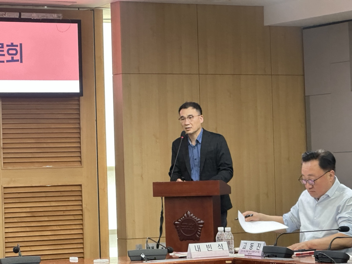 ▲최리군 현대자동차 로보틱스랩 상무가 24일 서울 여의도 국회 의원회관 ‘피지컬AI 시대 로봇기술의 발전과 대한민국 산업의 미래’ 토론회에서 발표하고 있다. 이수진 기자 @abc123