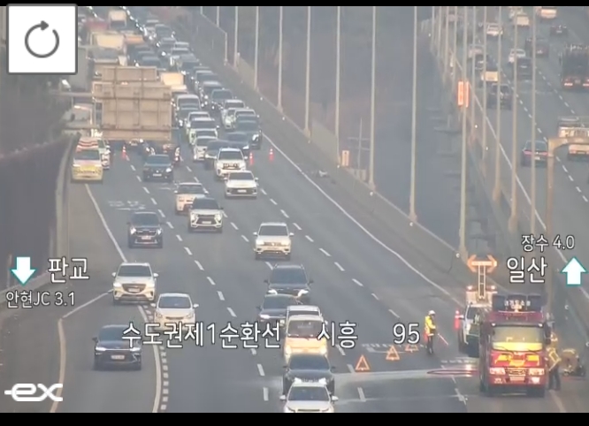 ▲[속보] 수도권제1순환고속도로 소래터널 부근 차량 화재 사고 발생 (출처=로드플러스 캡처)