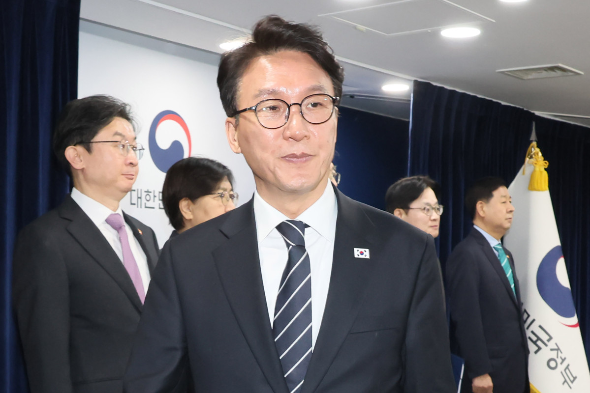 ▲김민석 국무총리가 25일 서울 종로구 정부서울청사에서 비상경제 대응체계 관련 브리핑을 마친 뒤 이동하고 있다. (연합뉴스)