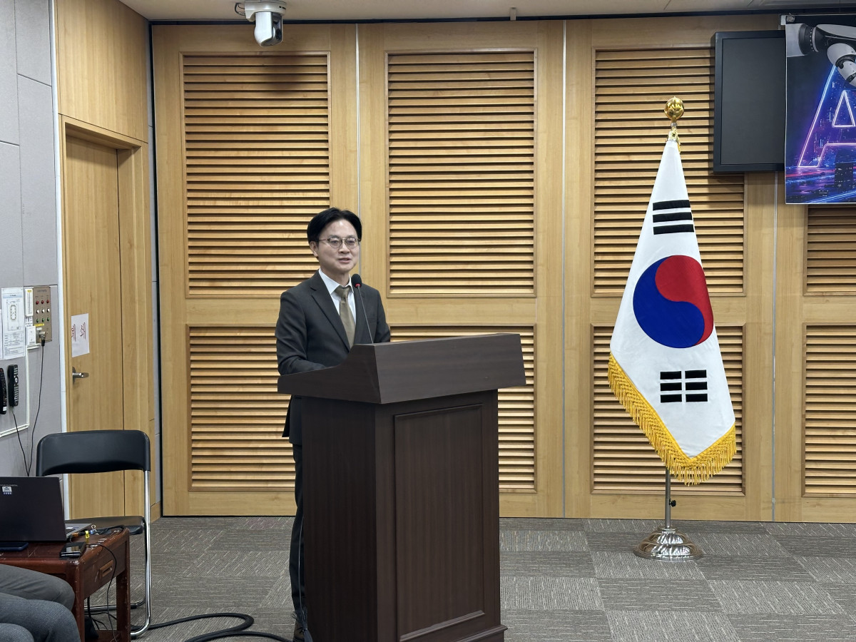 ▲김정관 산업통상부 장관이 25일 서울 여의도 국회의원회관 ‘피지컬AI 프론티어 강국 신기술 조찬포럼’에서 기조연설 중이다. (이수진 기자 abc123@)