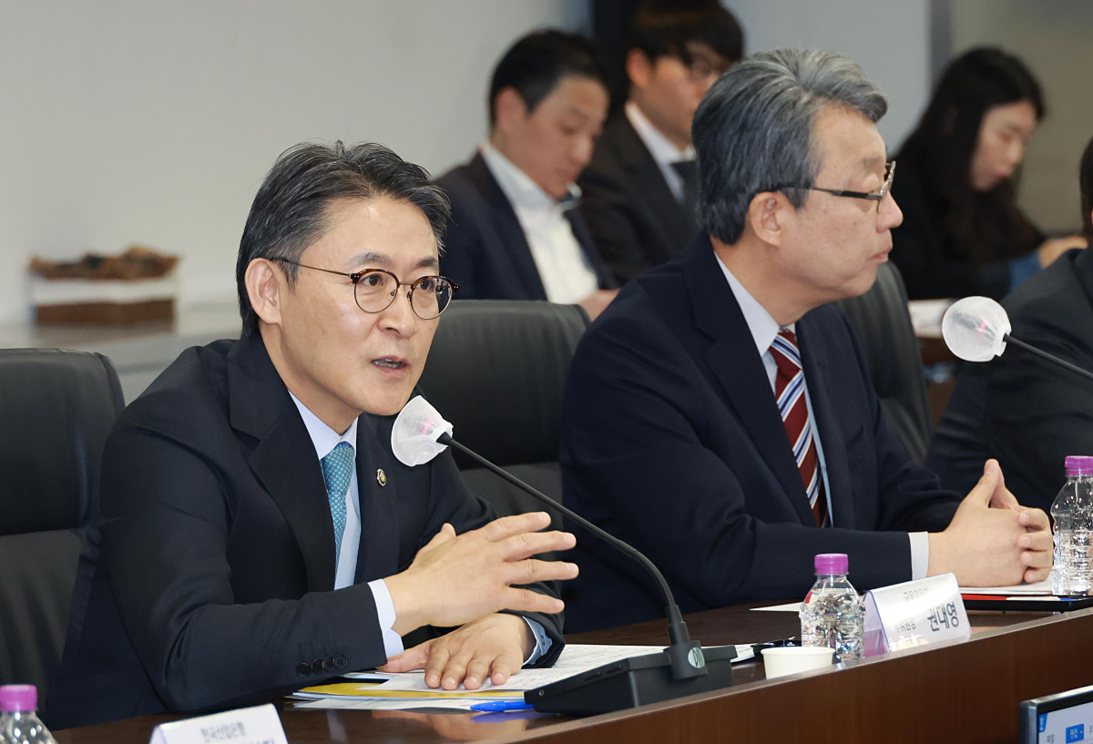 ▲권대영 금융위원회 부위원장이 26일 오전 서울 여의도 중소기업중앙회에서 '국민성장펀드 벤처·혁신 생태계 지원 간담회'에서 모두발언을 하고 있다. (사진제공=금융위원회)