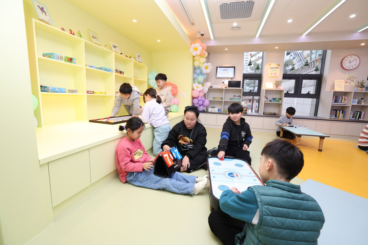 ▲상계 3‧4동 ‘아이 휴 센터’에서 놀이하고 있는 아이들. (사진 제공 = 서울 노원구)