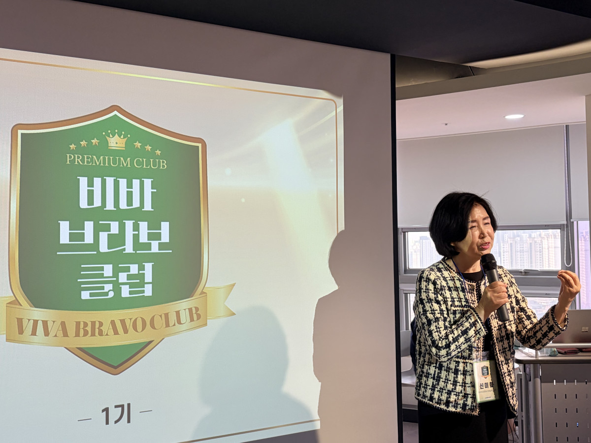 ▲26일 이투데이 빌딩 19층 라운지에서 신미화 이투데이피엔씨 미래설계연구원이 클럽 기획 의도를 설명하고 있다.(박지수 기자 jsp@)