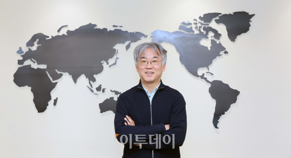 ▲전성우 파인메딕스 대표가 최근 대구 동구 파인메딕스에서 이투데이와 인터뷰에 앞서 포즈를 취하고 있다. 신태현 기자 holjjak@