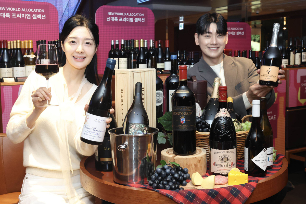 ▲신세계백화점은 다음 달 2일까지 봄철 나들이객들을 위한 주류 특가 행사 '와인 페스타'를 개최한다. (사진제공=신세계백화점)