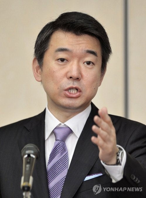 ▲하시모토 도루(橋下徹) 일본유신회 공동대표 겸 오사카 시장이 3일 오후 오사카도(都) 실현을 위해 시장직에서 사퇴하고 다시 선거에 출마하는 방식으로 주민의 의사를 묻겠다고 밝혔다. 사퇴 의사를 표명하는 기자회견에서 질문에 답하는 하시모토 시장 (연합뉴스)