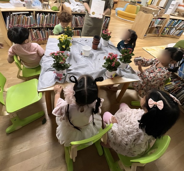▲순천시는 정원지원센터에서 어린이집 등 참여 기관을 대상으로 '꼬마정원사 양성교육'을 실시했다. (사진제공=순천시)