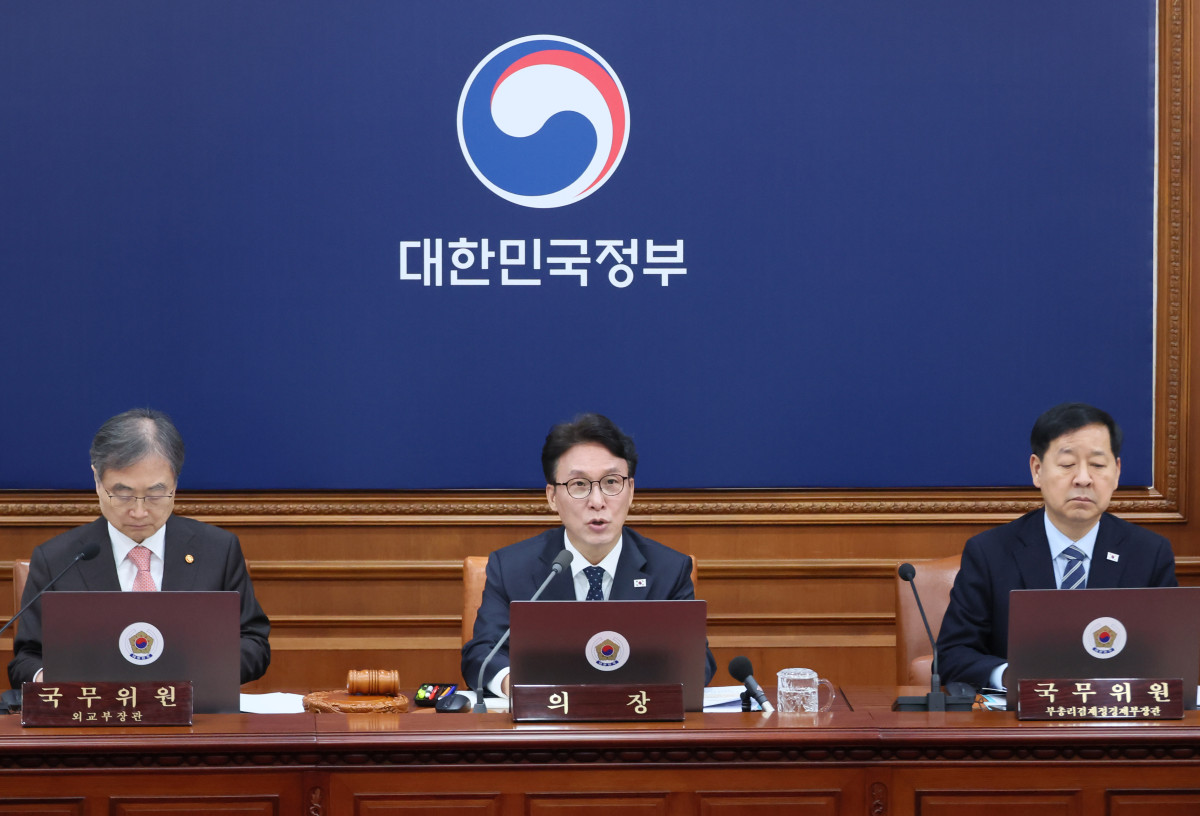 ▲김민석 국무총리가 30일 서울 종로구 정부서울청사에서 열린 임시국무회의에서 발언하고 있다. (연합뉴스)