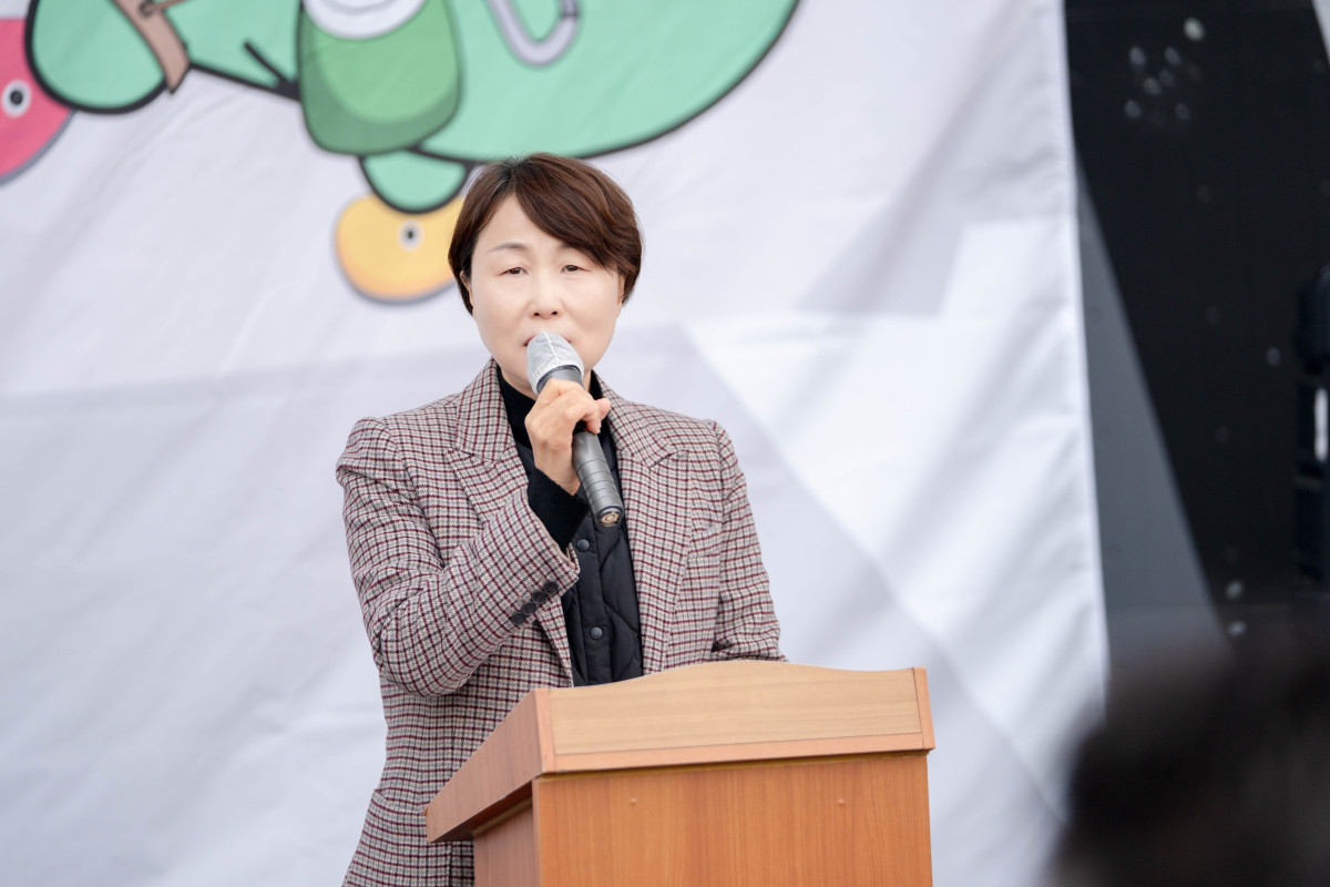 ▲진선 용인특례시의회 의장이 29일 처인구 마평동 용인특례시 스포츠클라이밍장에서 열린 '2026년 제2회 용인특례시의회 의장배 스포츠클라이밍 대회' 개회식에서 대회사를 하고 있다. (용인특례시의회)