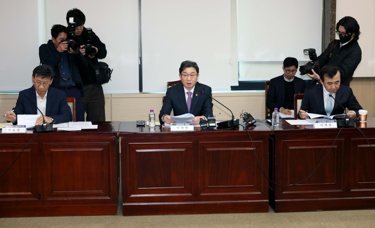 ▲이억원 금융위원장이 30일 서울 종로구 정부서울청사에서 열린 ‘중동상황 관련 금융권 간담회’에서 모두발언을 하고 있다. 신태현 기자 holjjak@