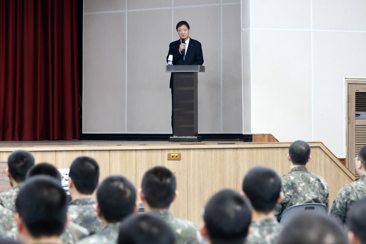▲이찬진 금감원장이 30일 31사단 신병교육대대에서 금융교육 특강을 하고 있다. (사진제공=금융감독원)