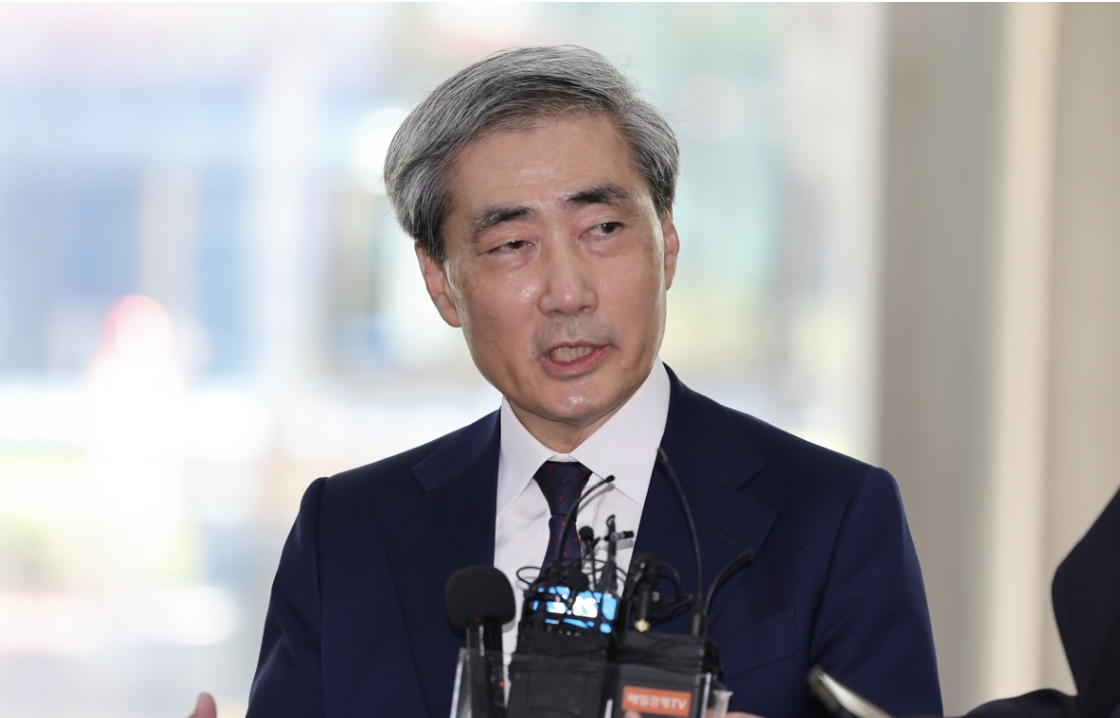 ▲신현송 한국은행 총재 후보자가 31일 서울 중구 한화금융플라자에 마련된 인사청문회준비사무실로 출근하며 취재진의 질문에 답하고 있다. (사진=연합뉴스)