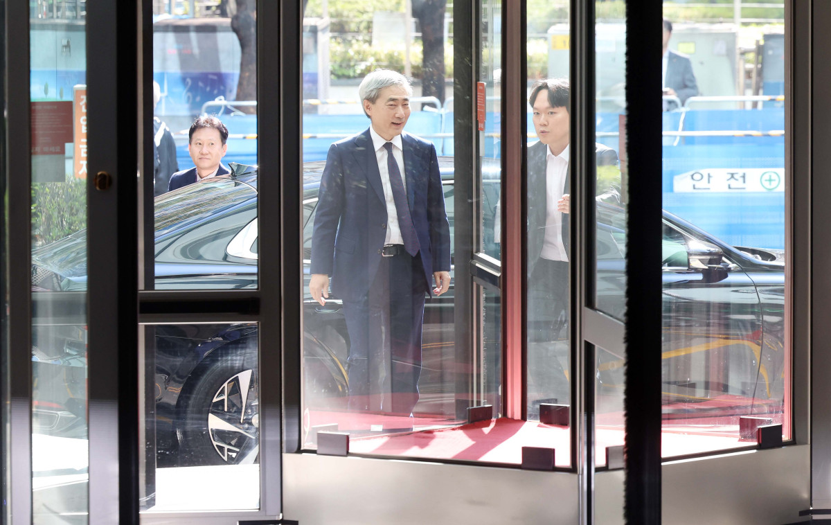 ▲신현송 한국은행 총재 후보자가 31일 서울 중구 한화금융플라자에 마련된 인사청문회 준비 사무실로 출근하고 있다. 신태현 기자 holjjak@