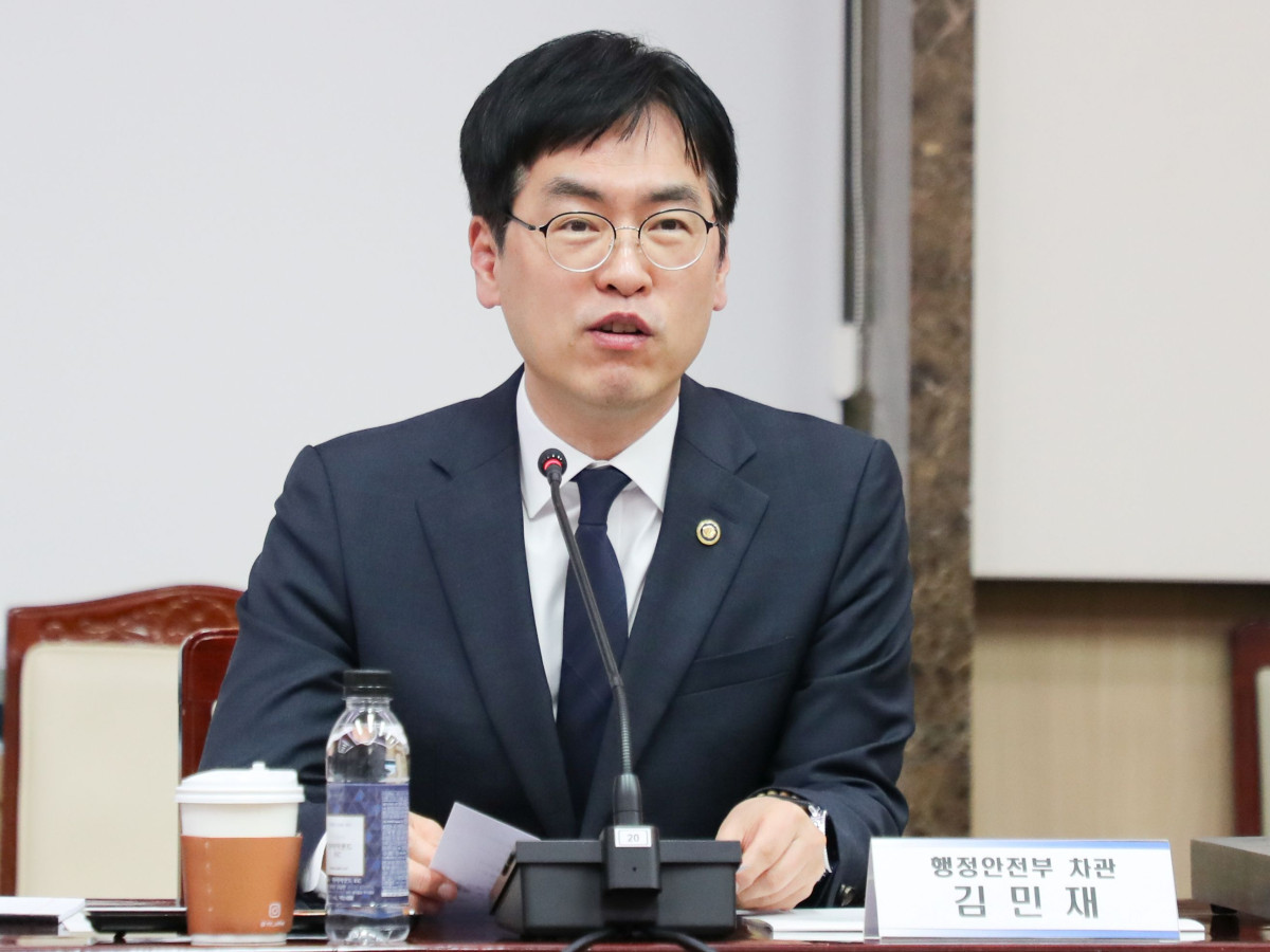 ▲김민재 행정안전부 차관이 13일 오전 서울 종로구 정부서울청사에서 열린 제9기 지방공기업정책위원회 위촉식에 참석해 발언하고 있다. (사진제공=행정안전부)