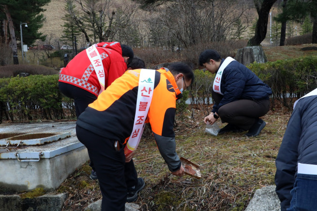 ▲강원랜드는 국유림영림단 사회적협동조합과 함께 하이원리조트에서 ‘우리의 숲을 산불로부터 지켜 주세요’ 캠페인을 실시했다. (사진제공 = 강원랜드)