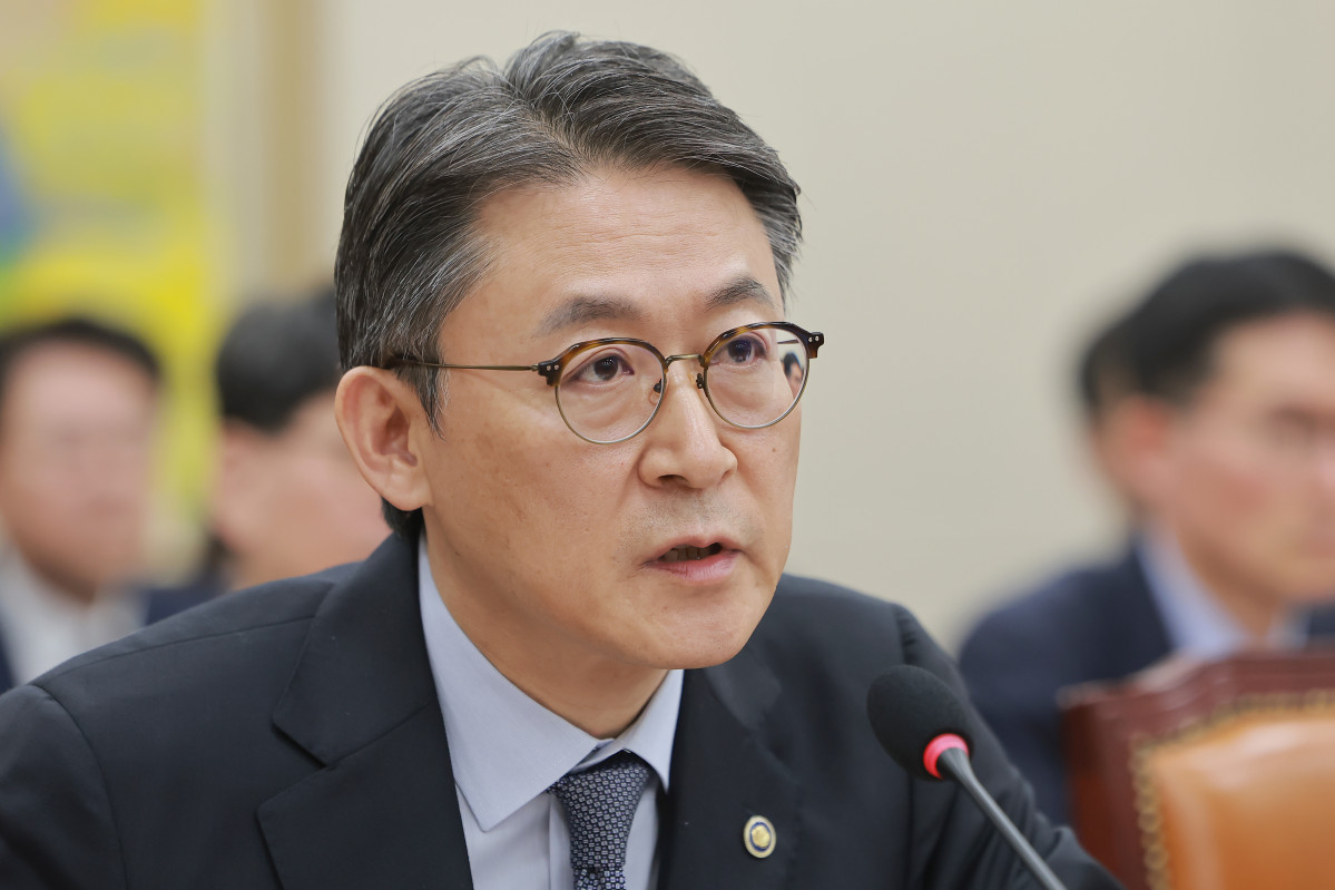 ▲31일 국회에서 열린 정무위원회 전체회의에서 권대영 금융위원회 부위원장이 의원 질의에 답하고 있다. (연합뉴스)