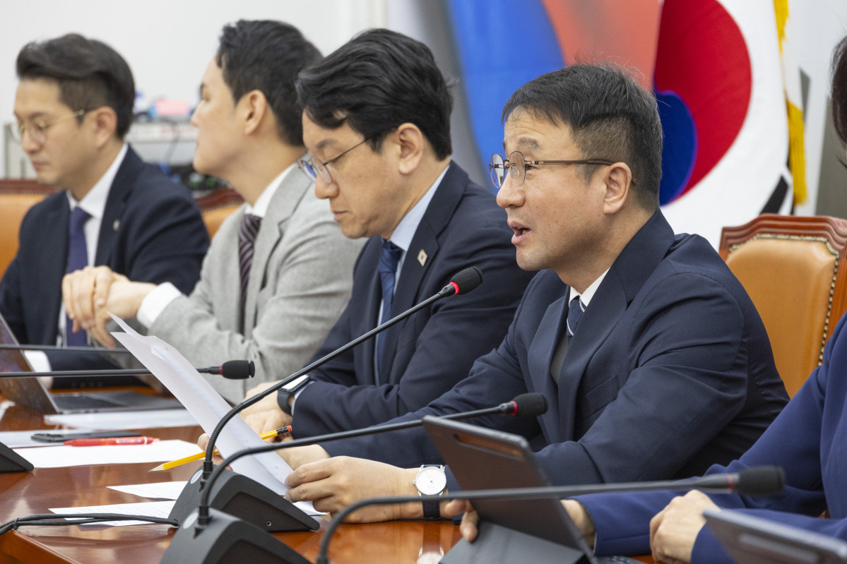 ▲더불어민주당 한병도 원내대표가 31일 국회에서 열린 원내대책회의에서 추경 신속 통과 관련 발언하고 있다. (연합뉴스)